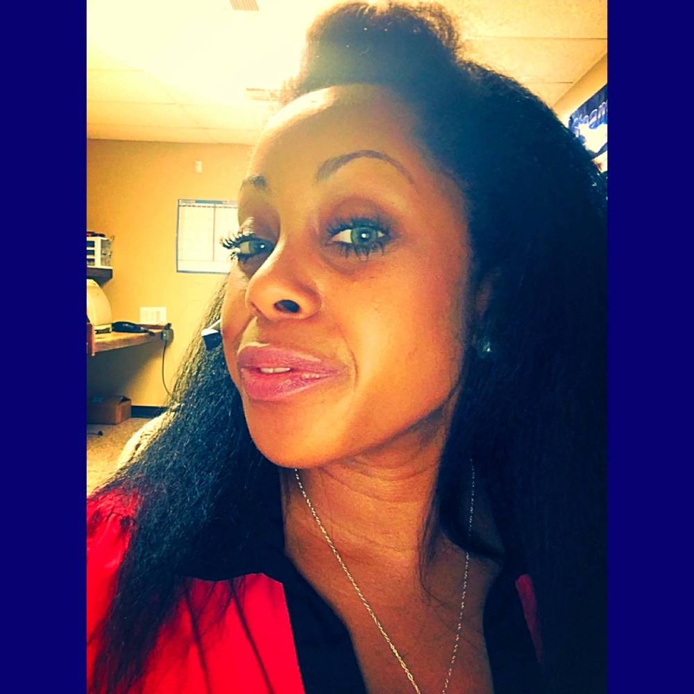 Meet your Posher, Queela